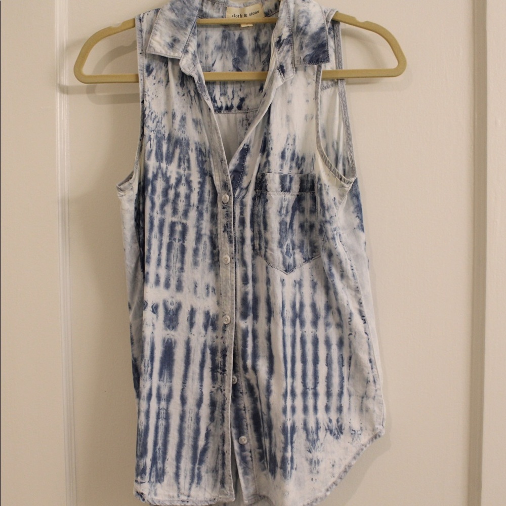 Cloth and Stone button up tank top. Super soft!
